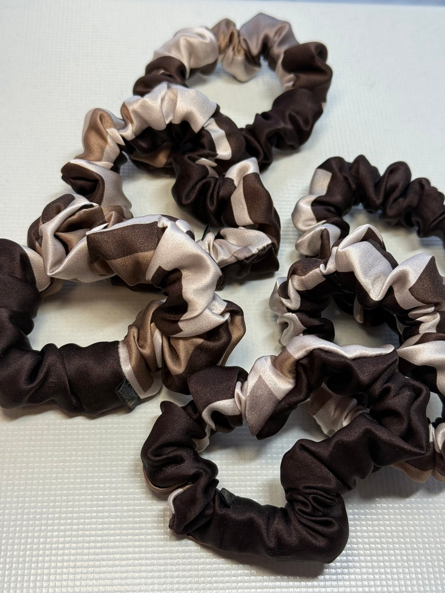 Kolekcinio 100% natūralaus šilko gumelė BARISTA Mažiau putlumo S dydis