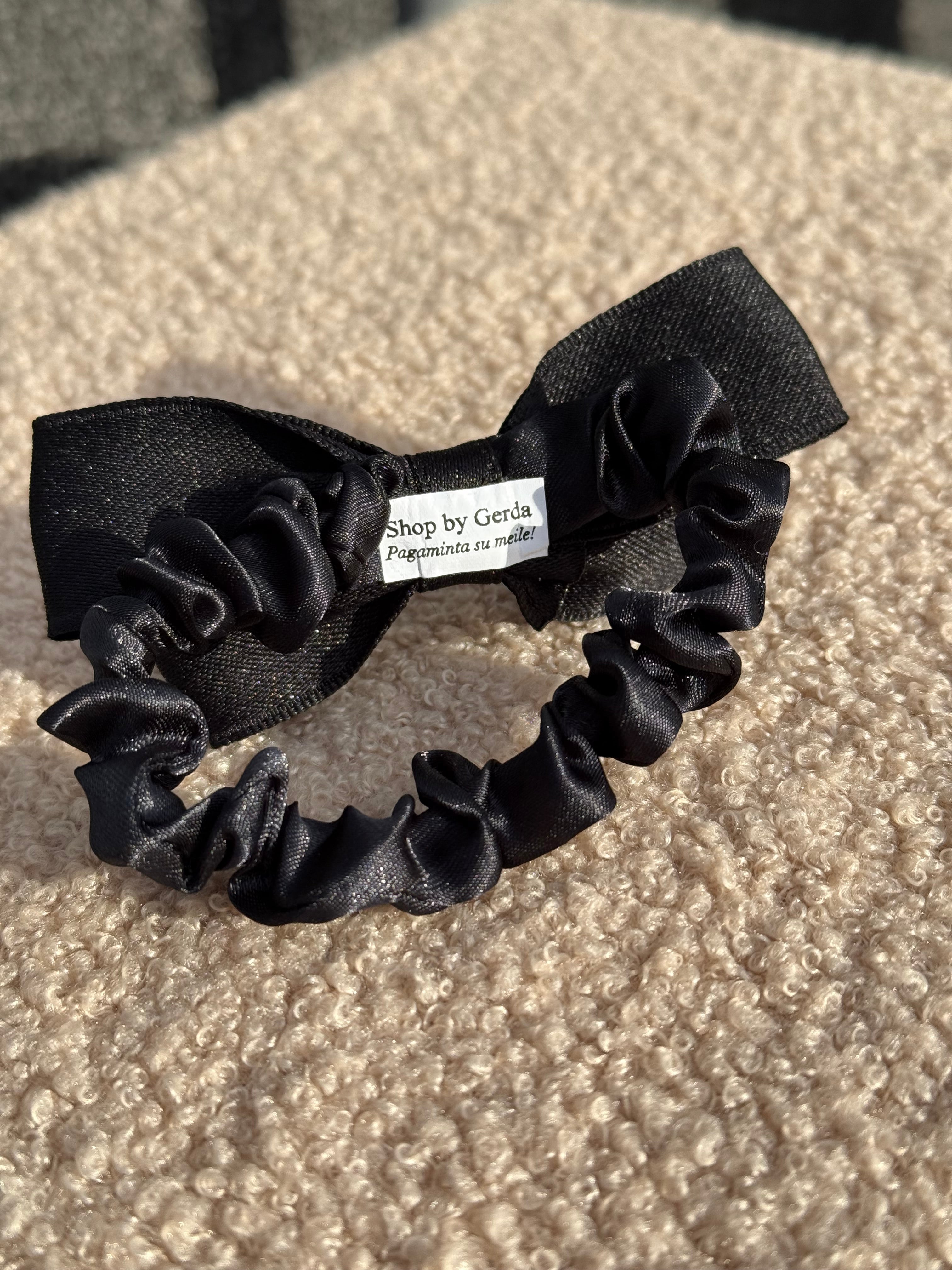 Juoda satino gumelė su kaspinu 🖤