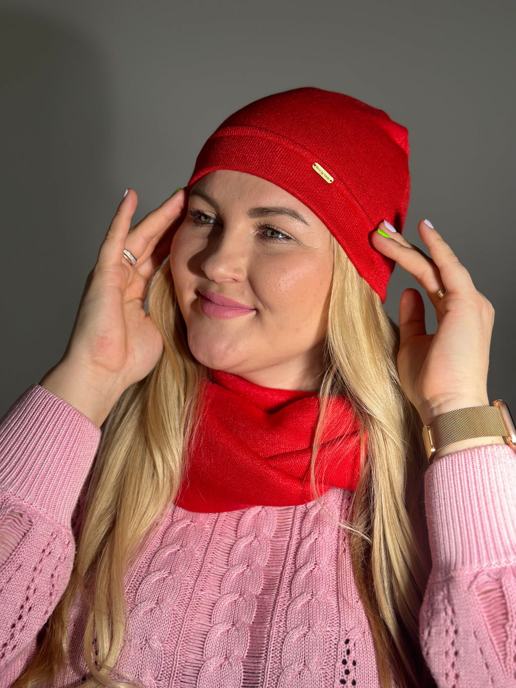Merino vilnos raudona vienguba kepurė