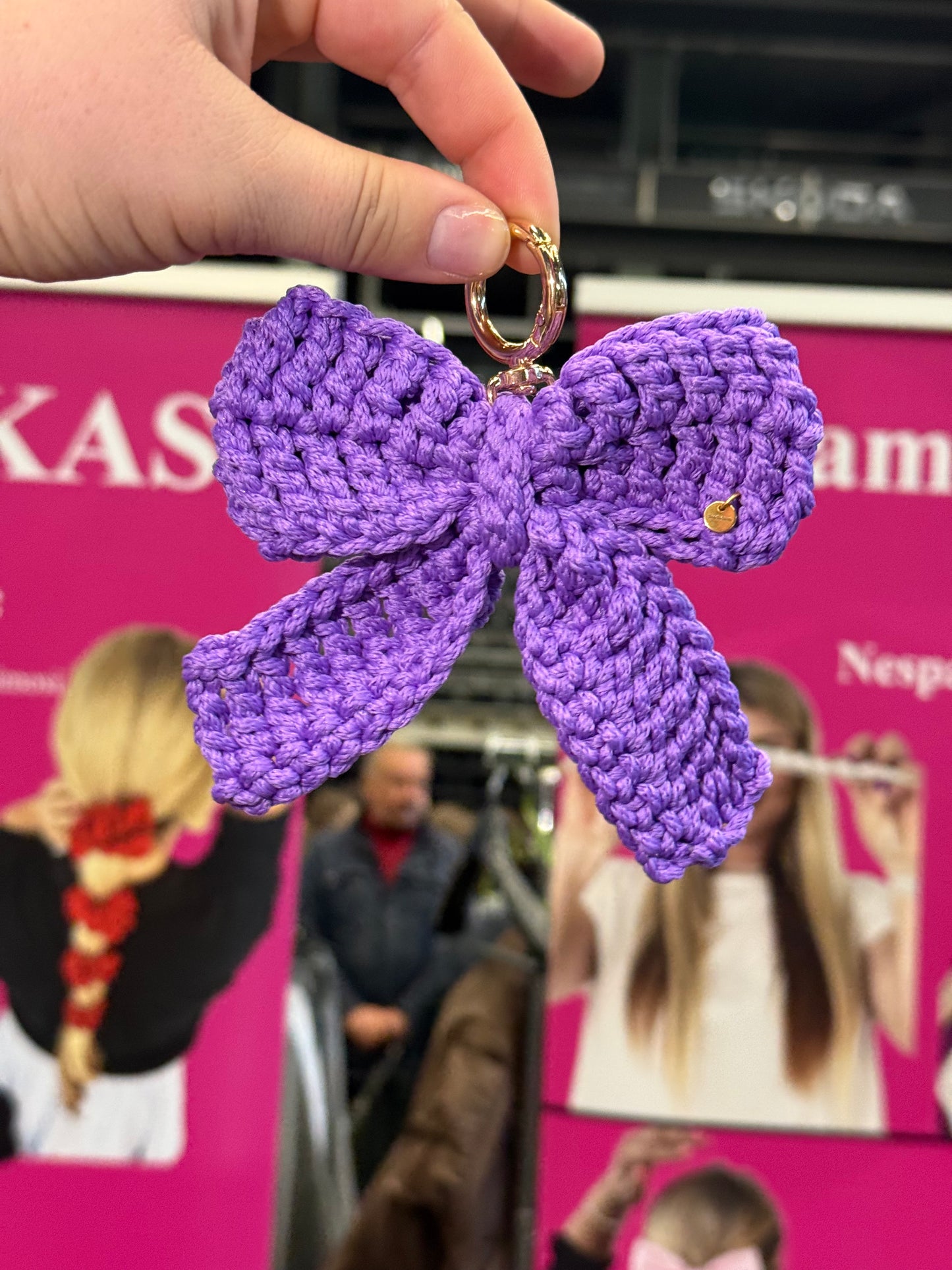 Alyvinis kaspinas - raktų pakabukas