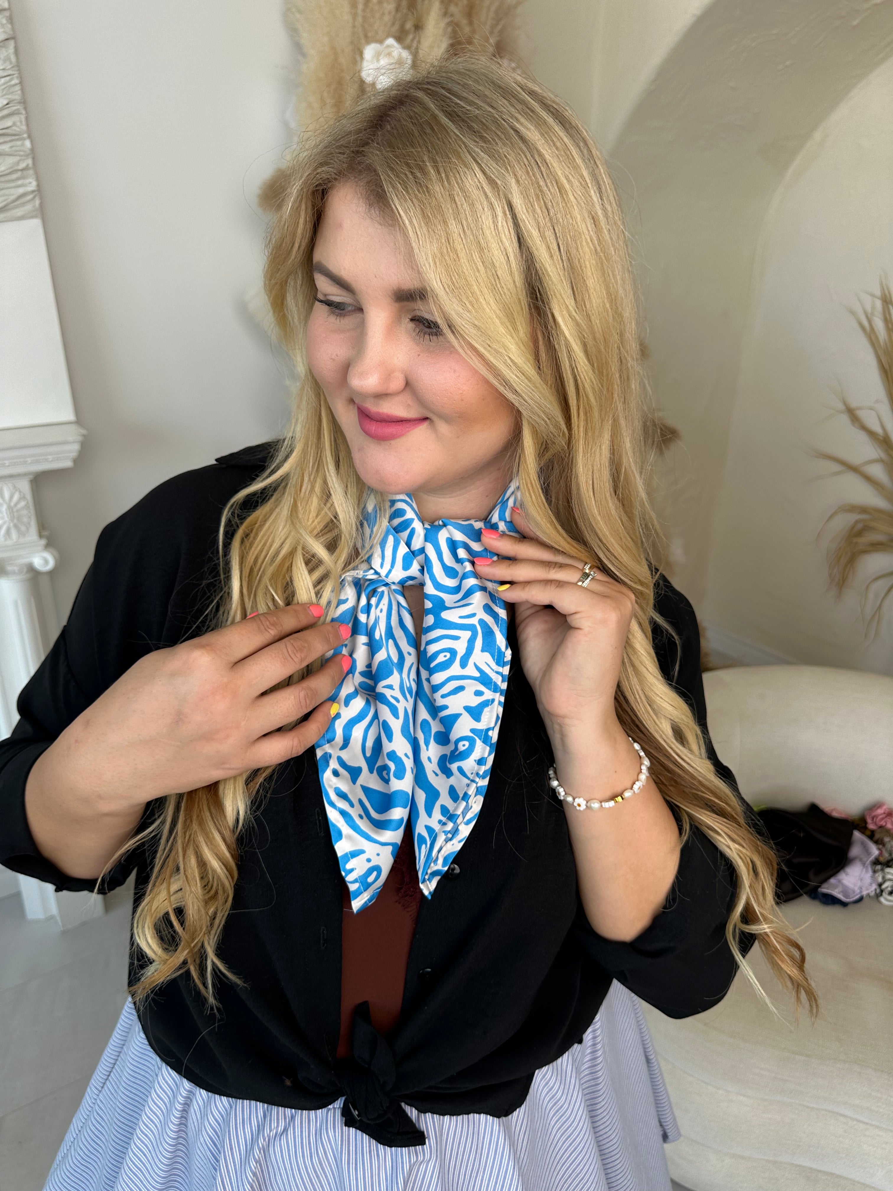 Zebriuko rašto mėlyna skarelė 🐅