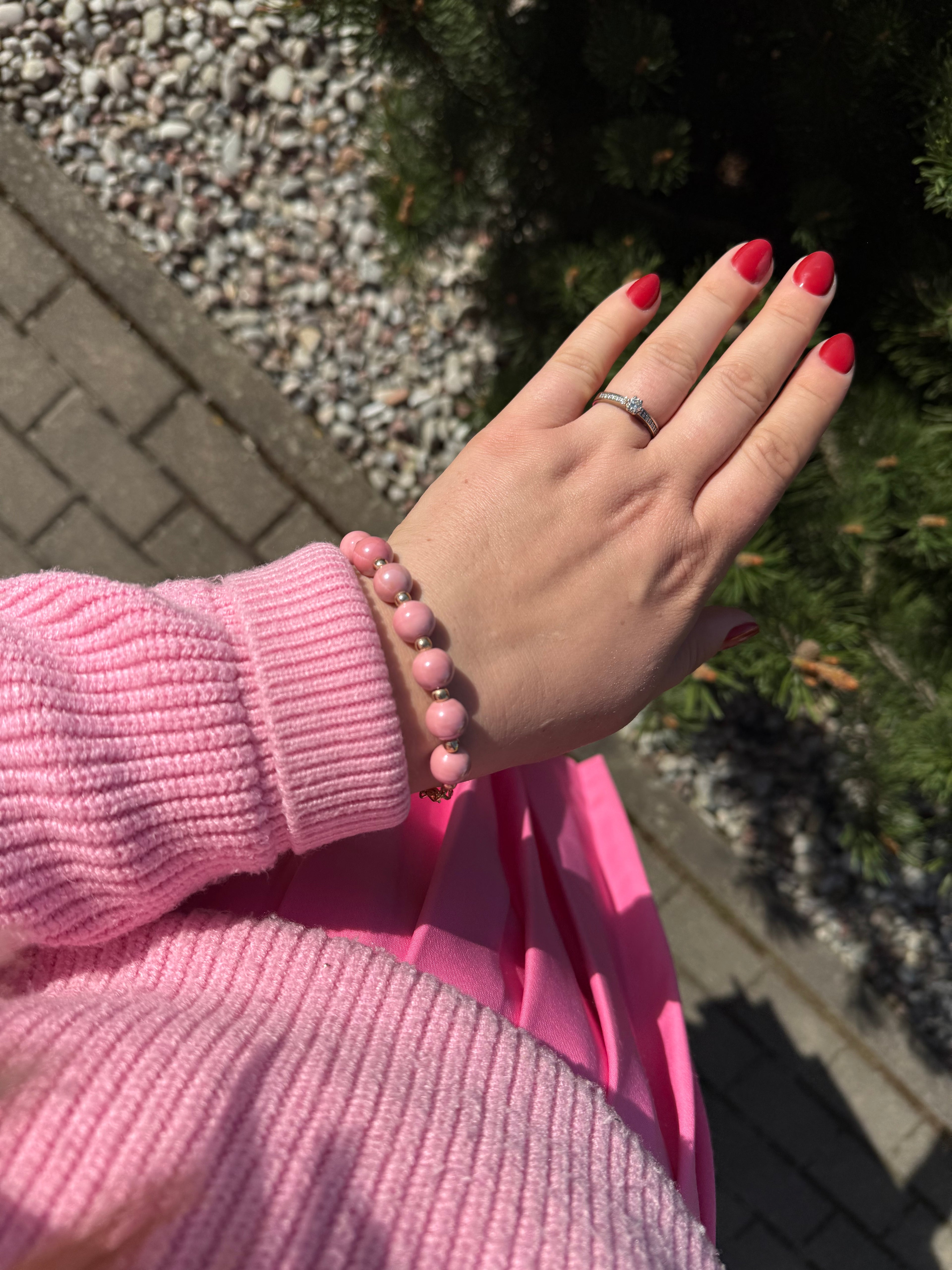Rožinė keramikos ir hematito apyrankė