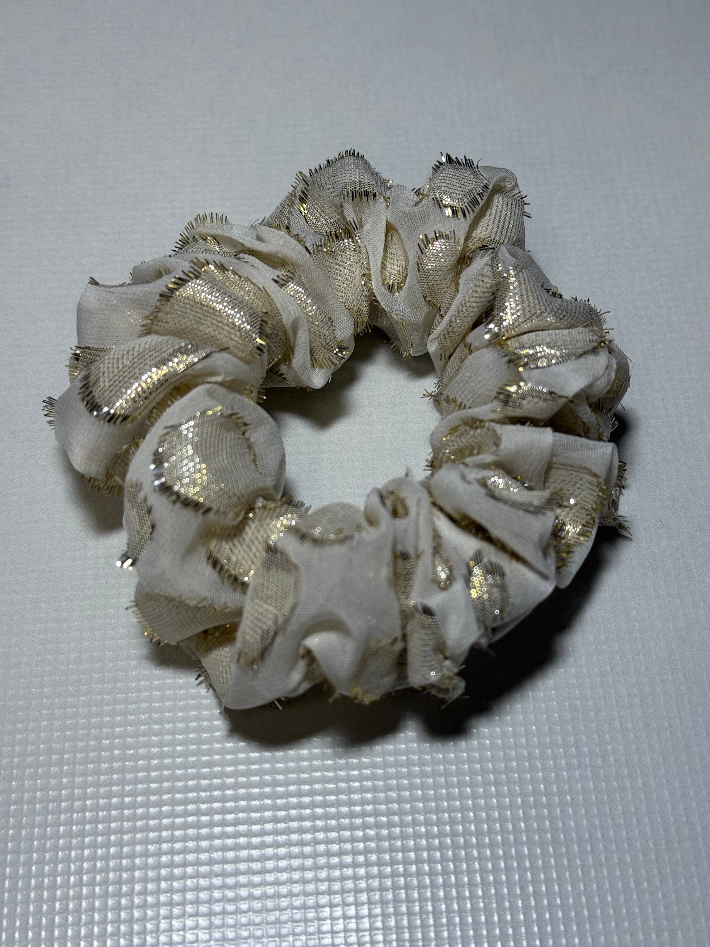 Natūralaus 100% šilko kreminė organzos gumelė SNAIGĖ