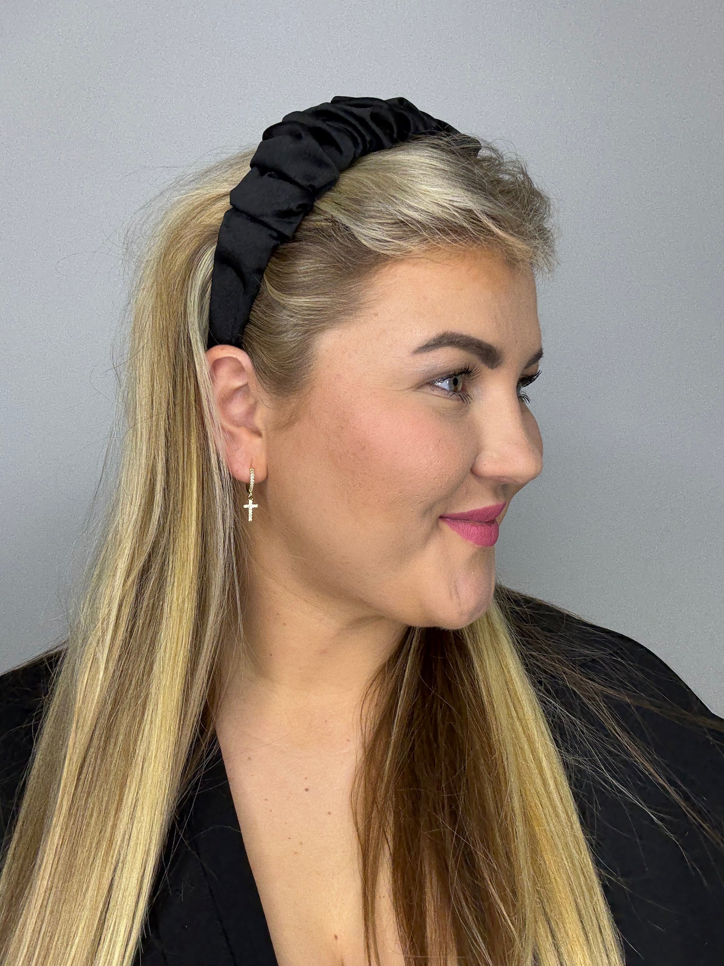 Juodas rauktas lankelis