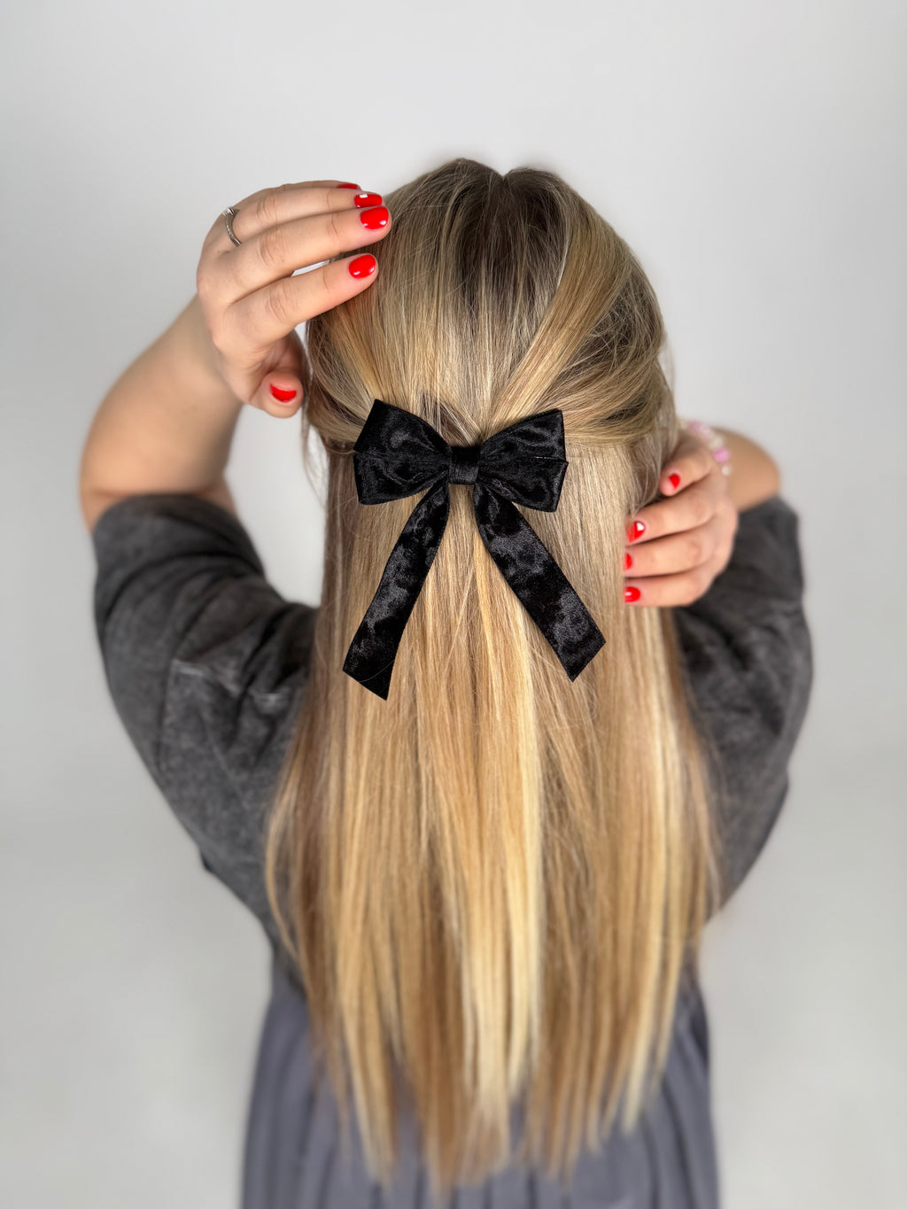 Juodas aksominis kaspinukas 🖤