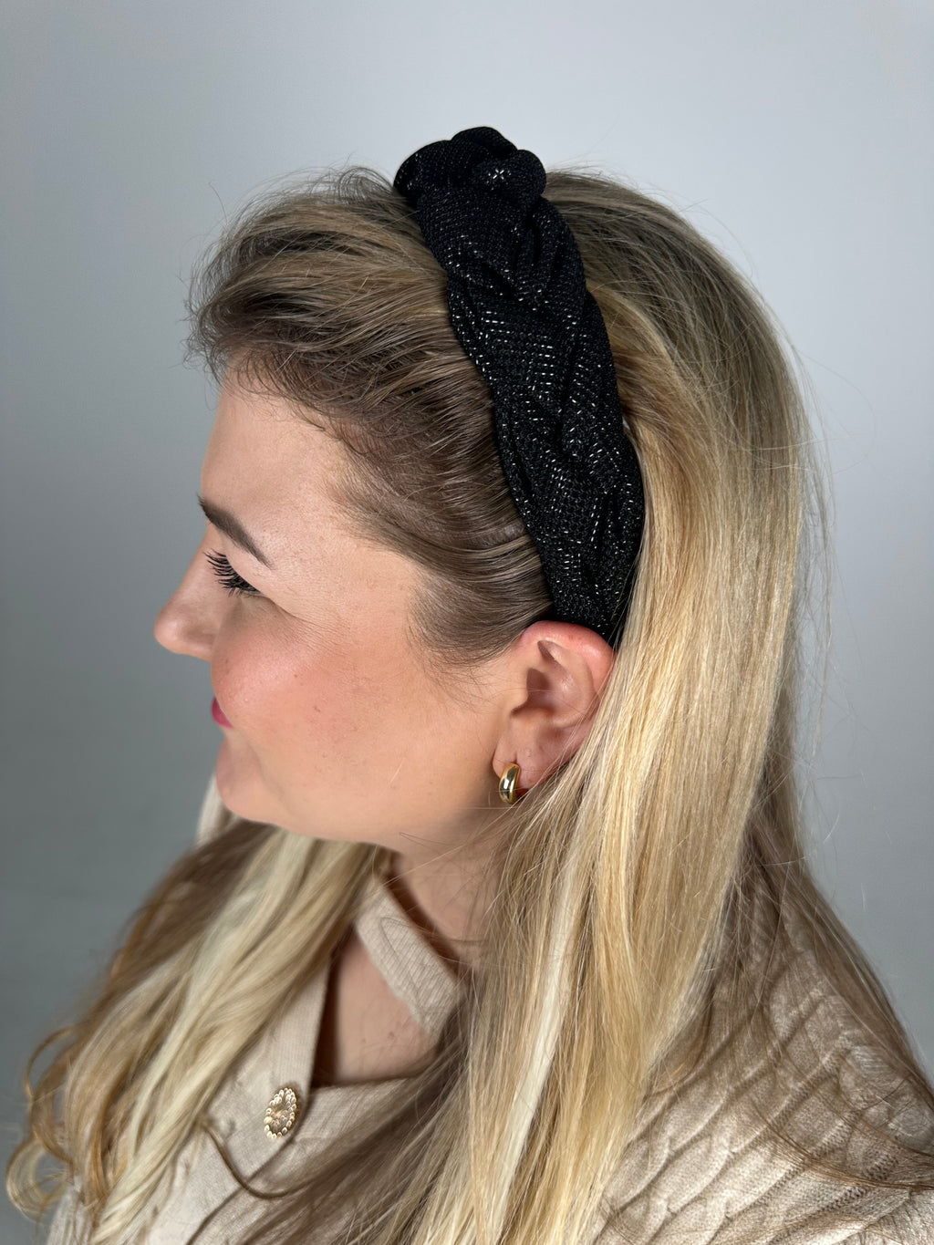 Juodas žėrintis lankelis 🖤