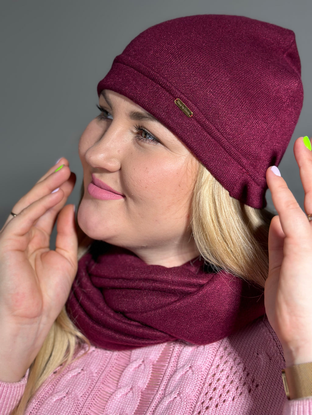 Merino vilnos bordo vienguba kepurė