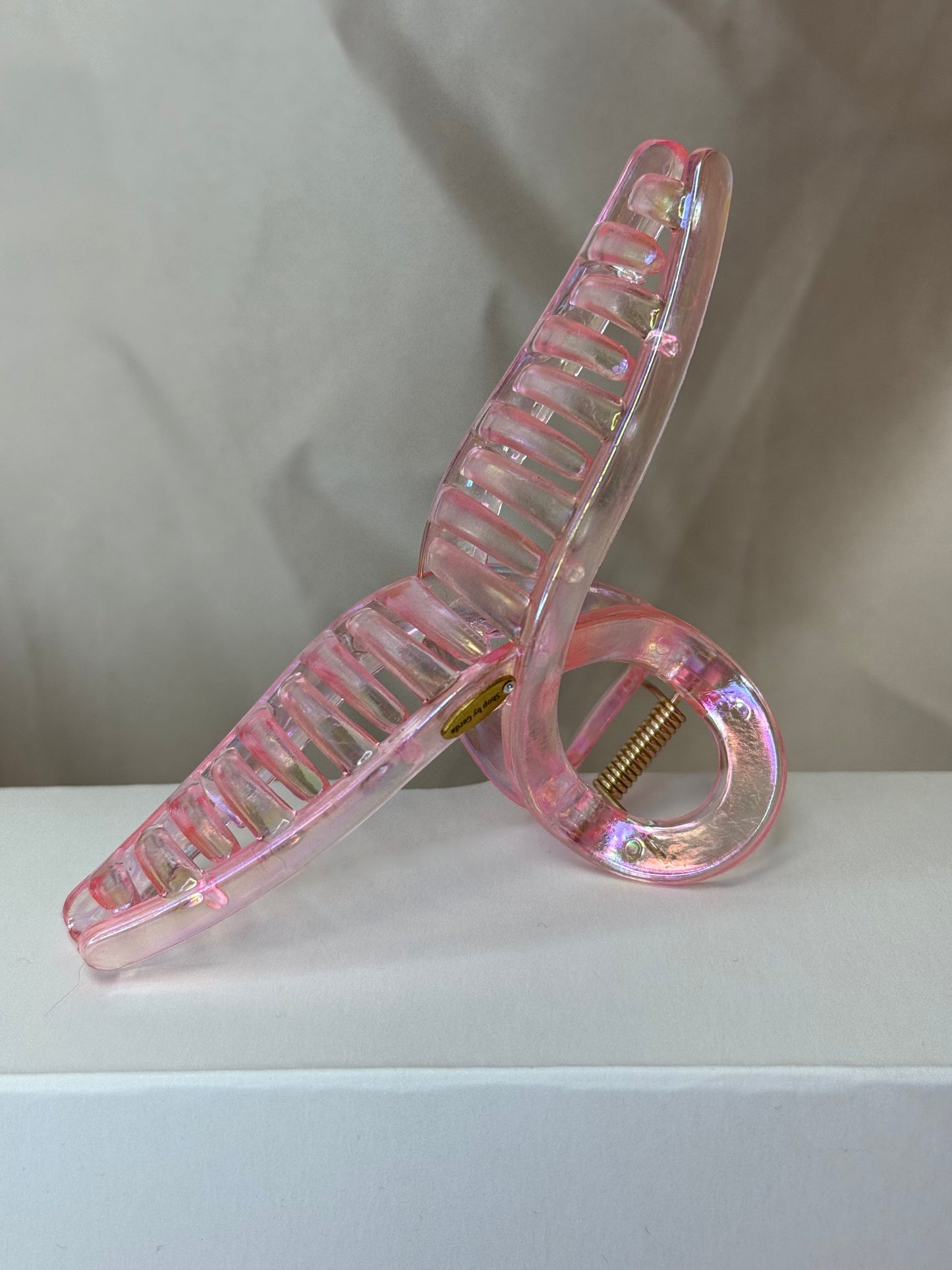 Skaidri rožinė perlamutrinė kilpa 13cm