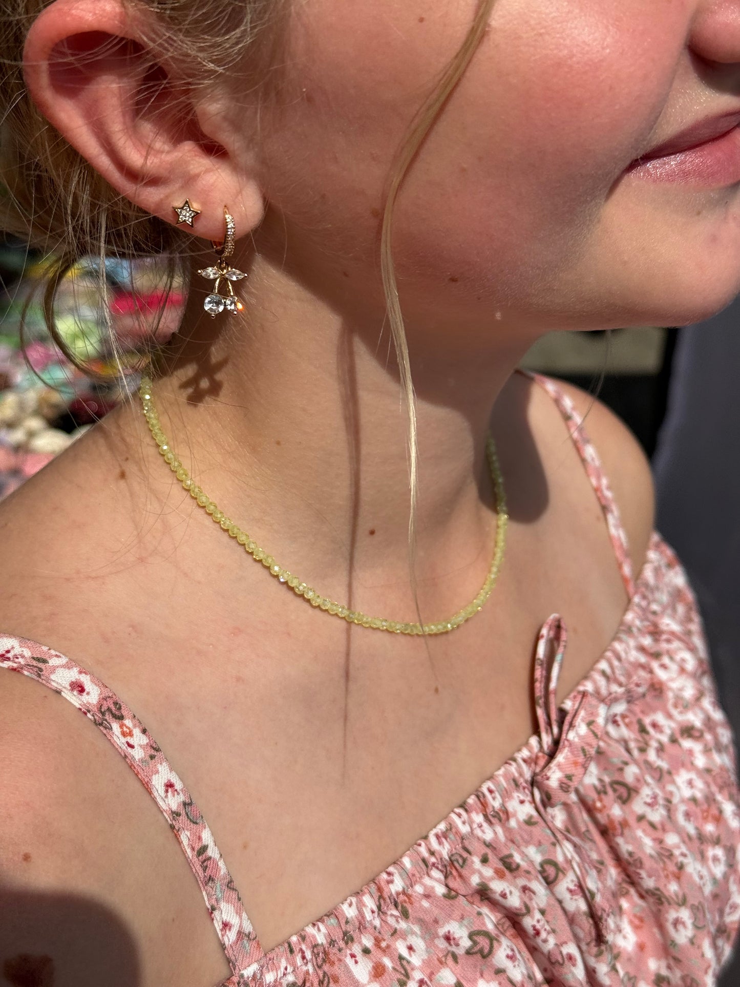 Gelsvas cirkonių minimalistinis vėrinys 🌙