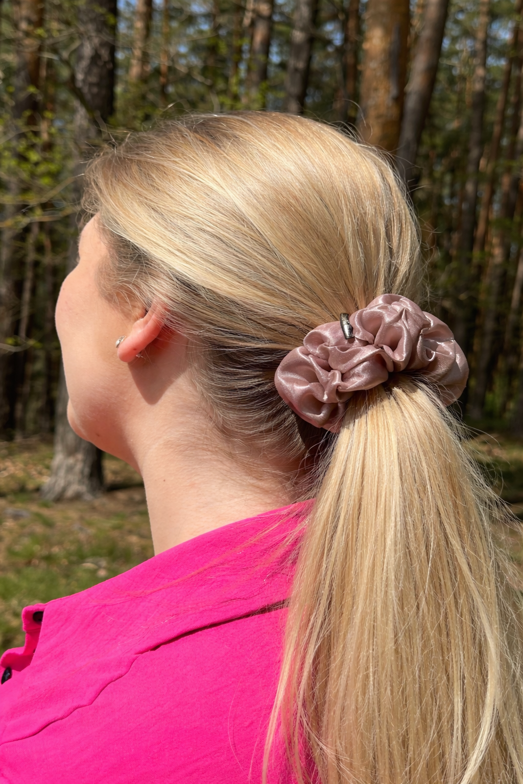 Latte perlamutrinė organzos gumelė