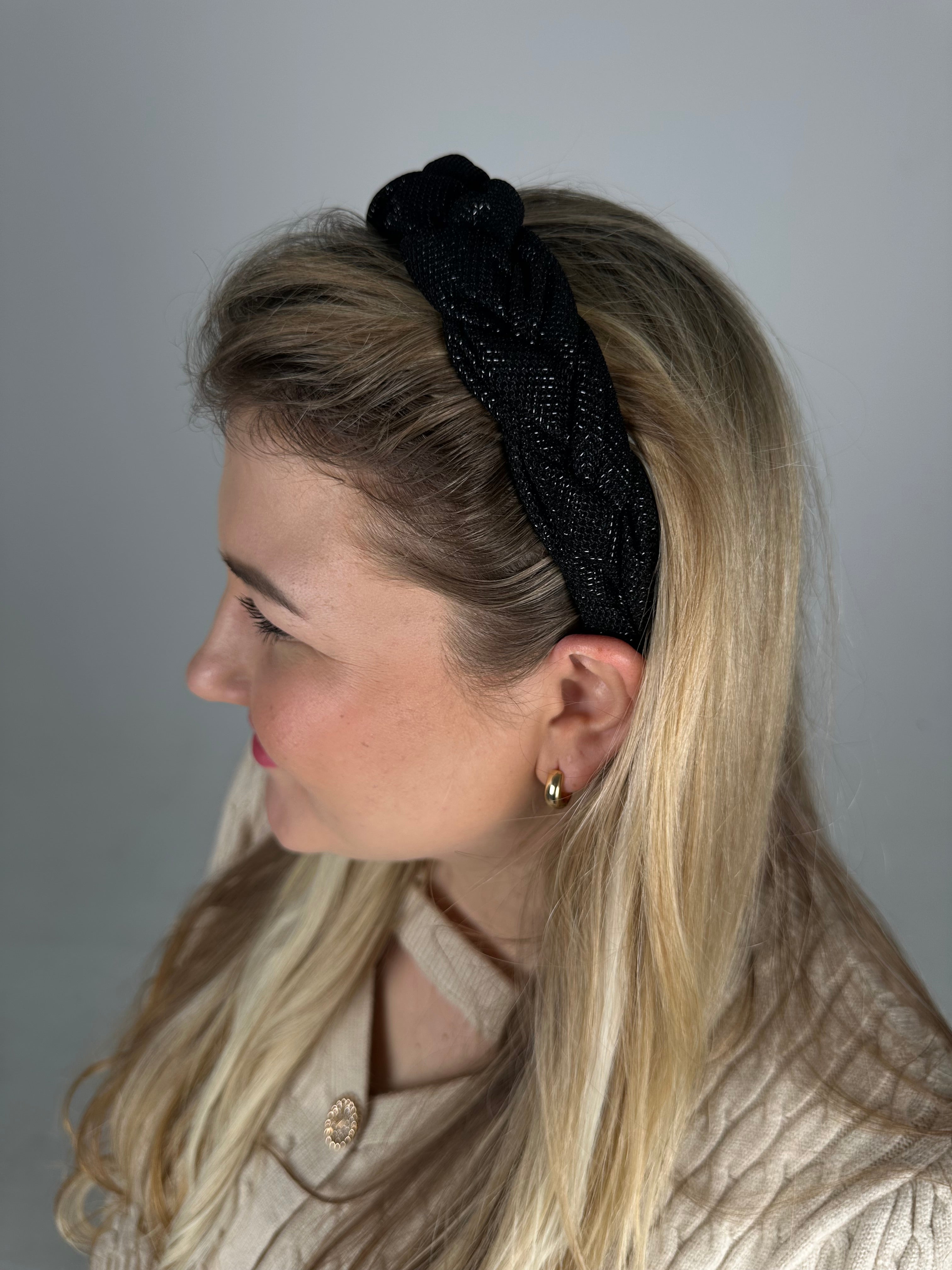 Juodas žėrintis lankelis 🖤