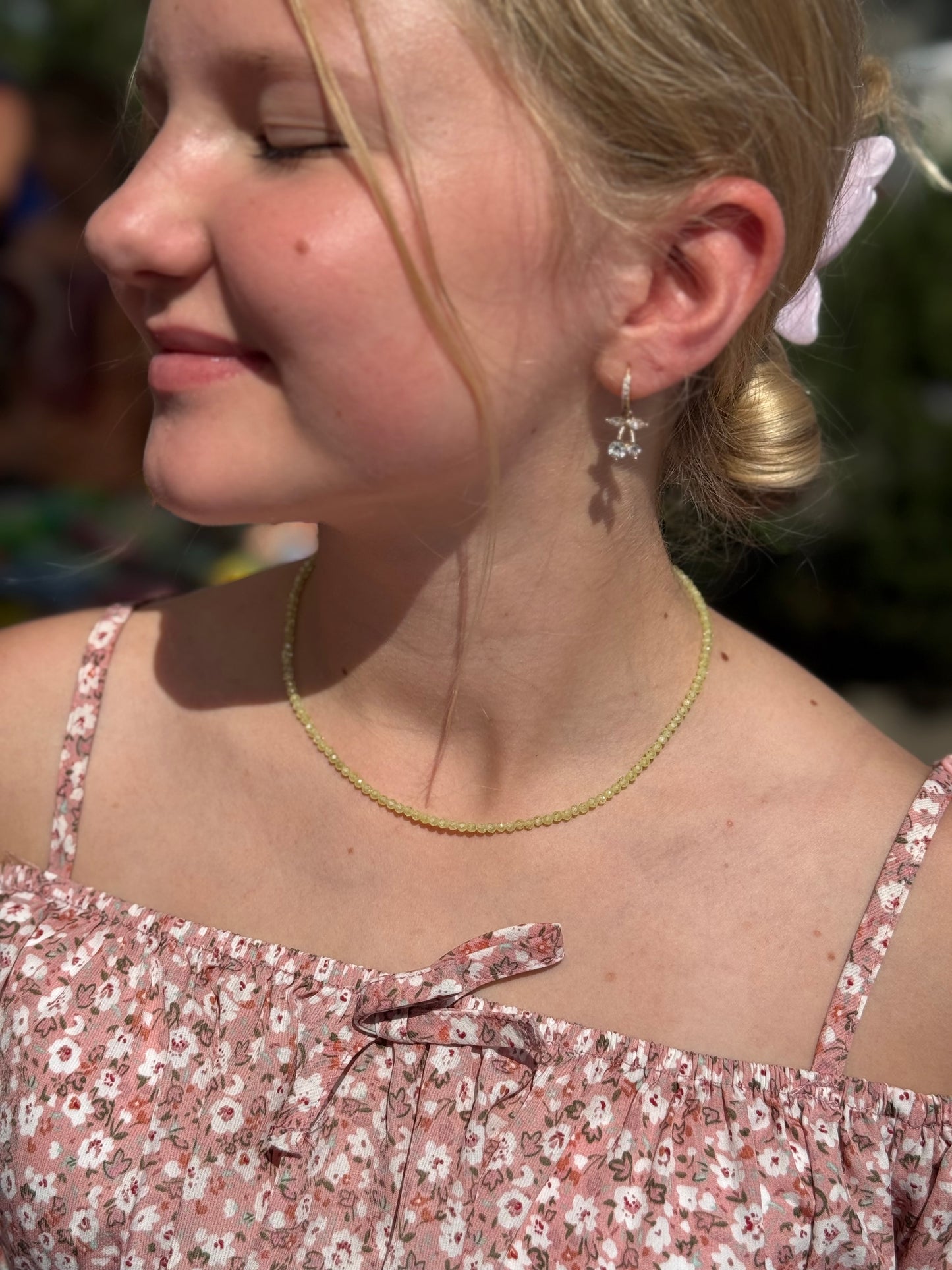 Gelsvas cirkonių minimalistinis vėrinys 🌙