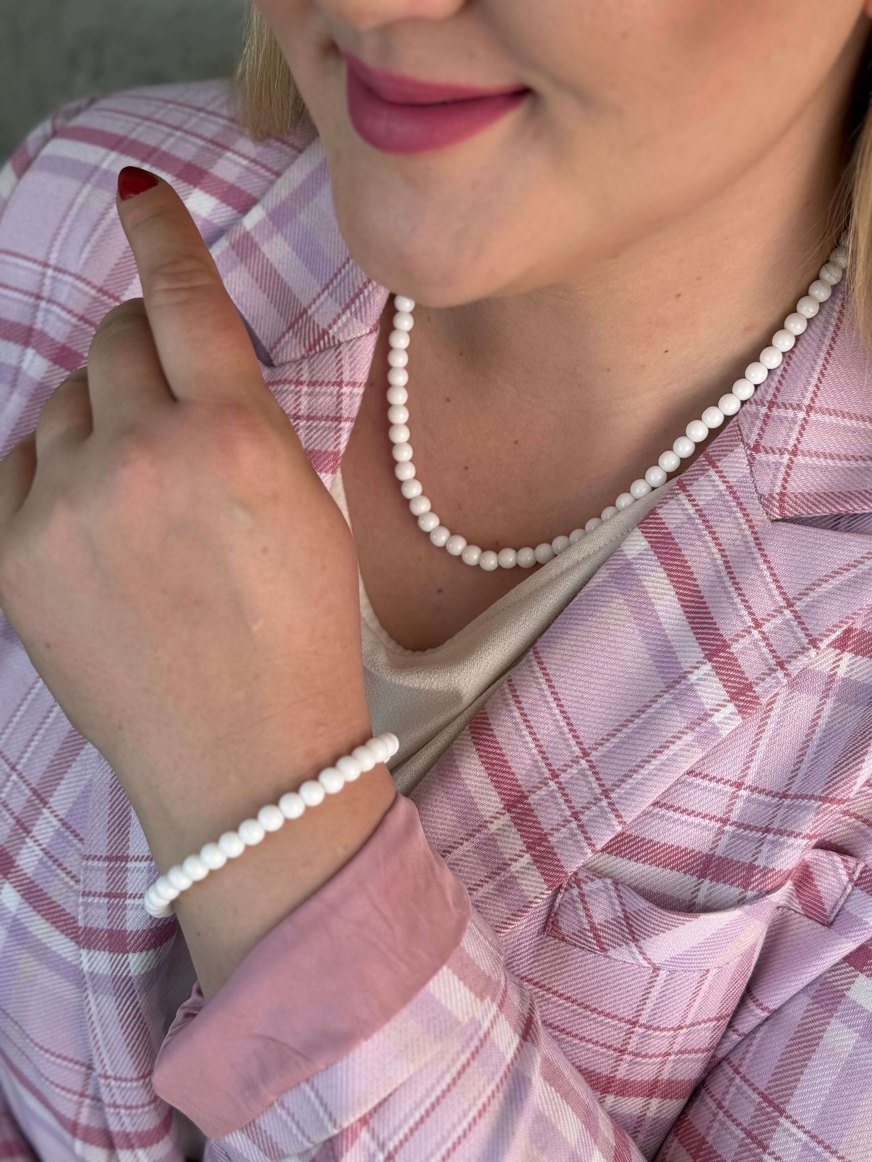 Stiklinių perlų baltas vėrinys