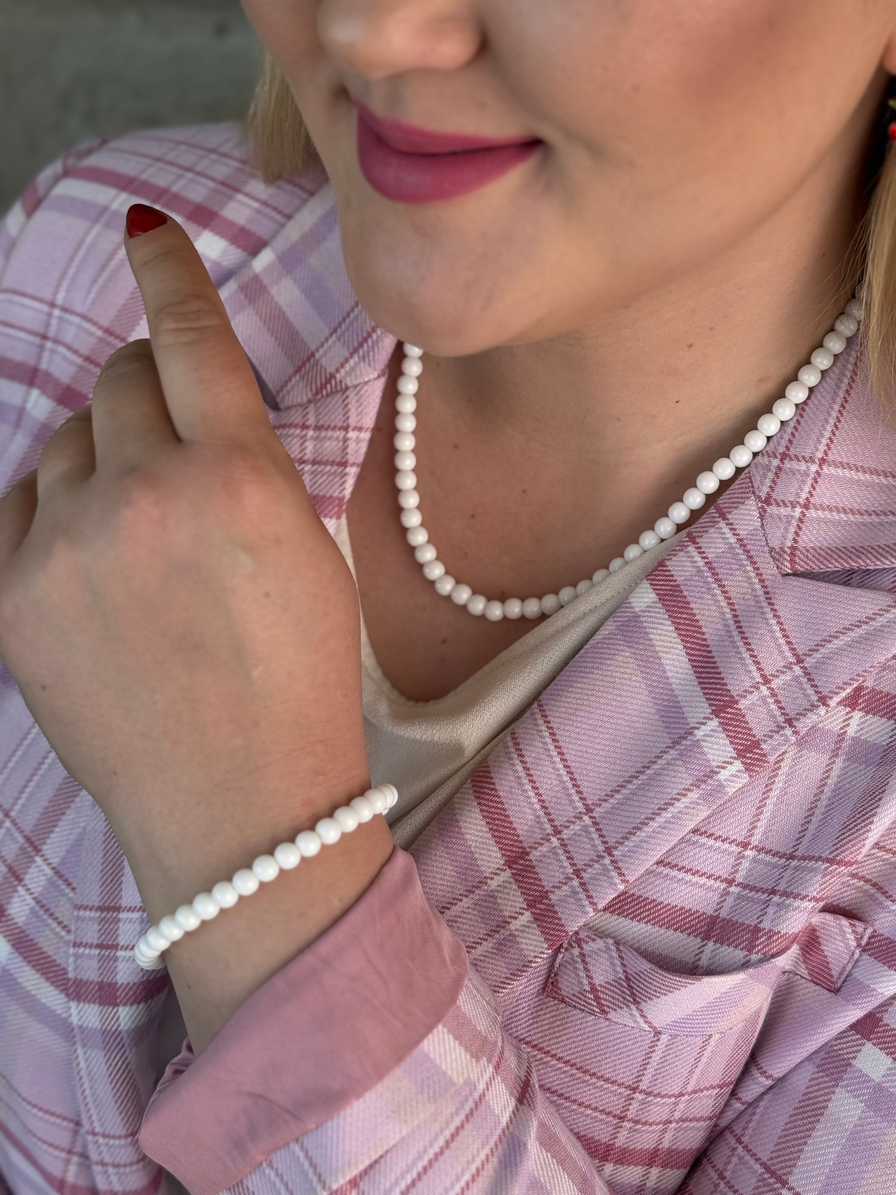 Stiklinių perlų baltas vėrinys