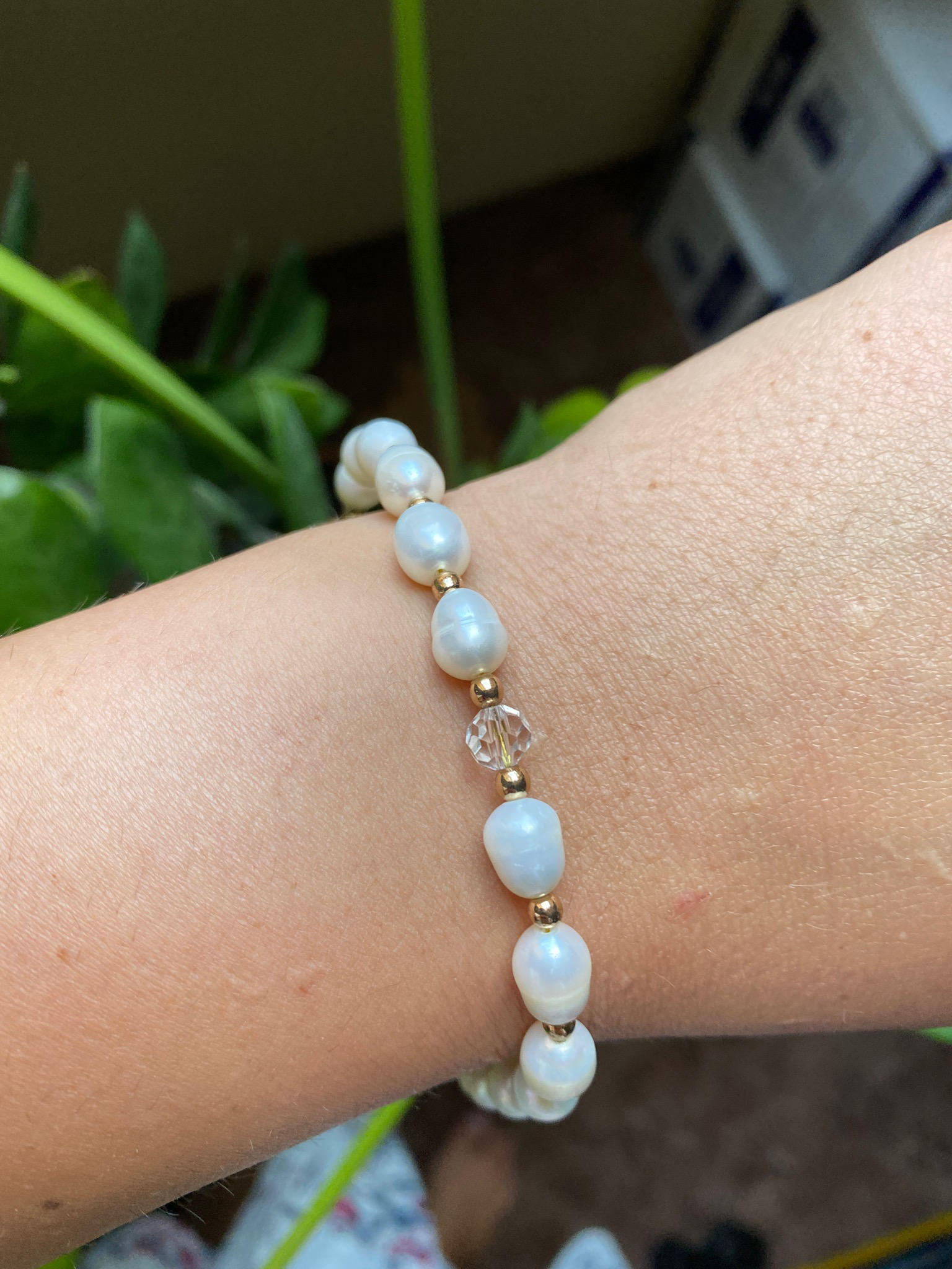 Natūralių gėlavandenių perlų, hematito ir swarovski kristalų apyrankė