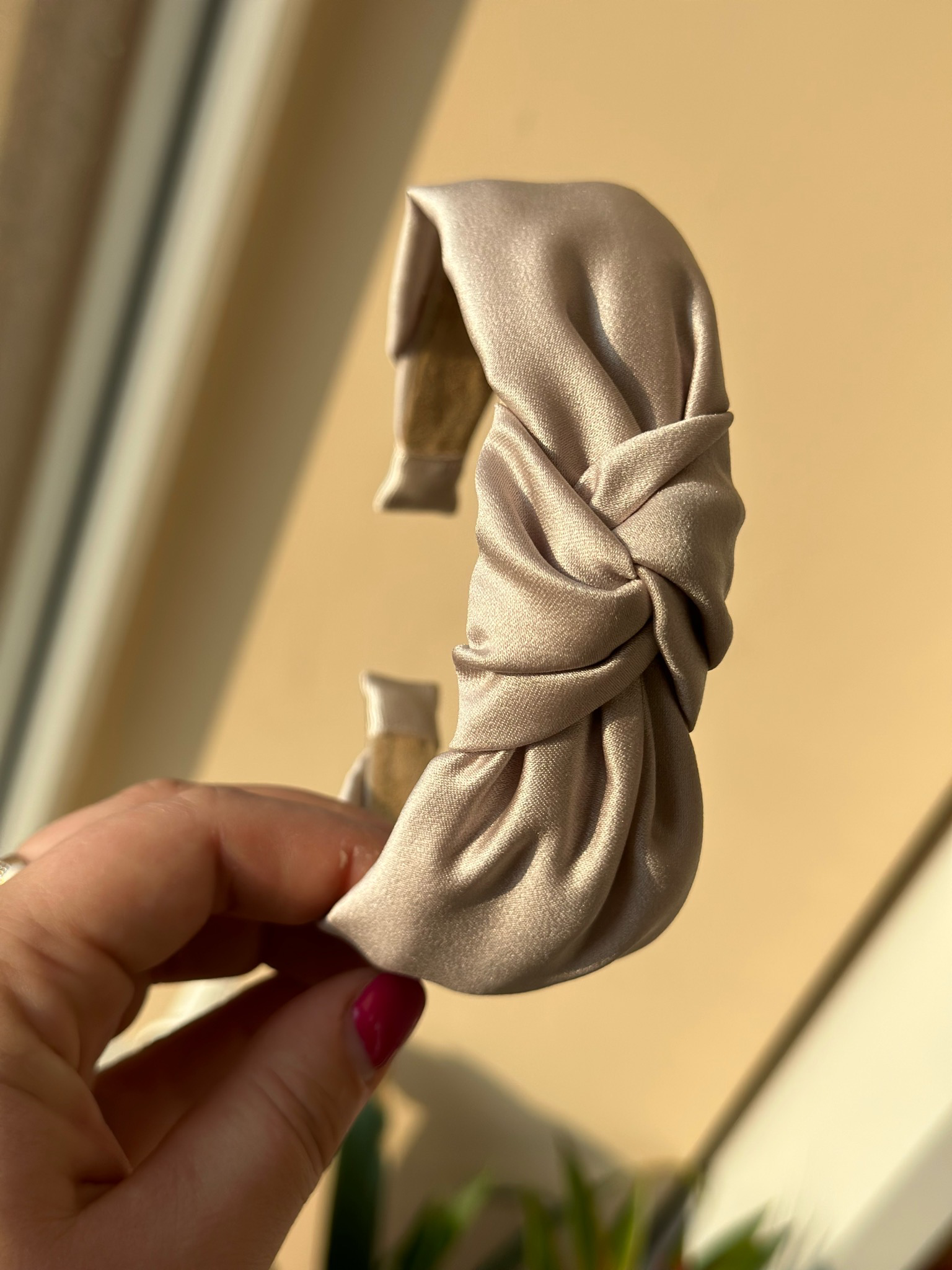 Kreminis su blizgesiu mazgelis 3cm